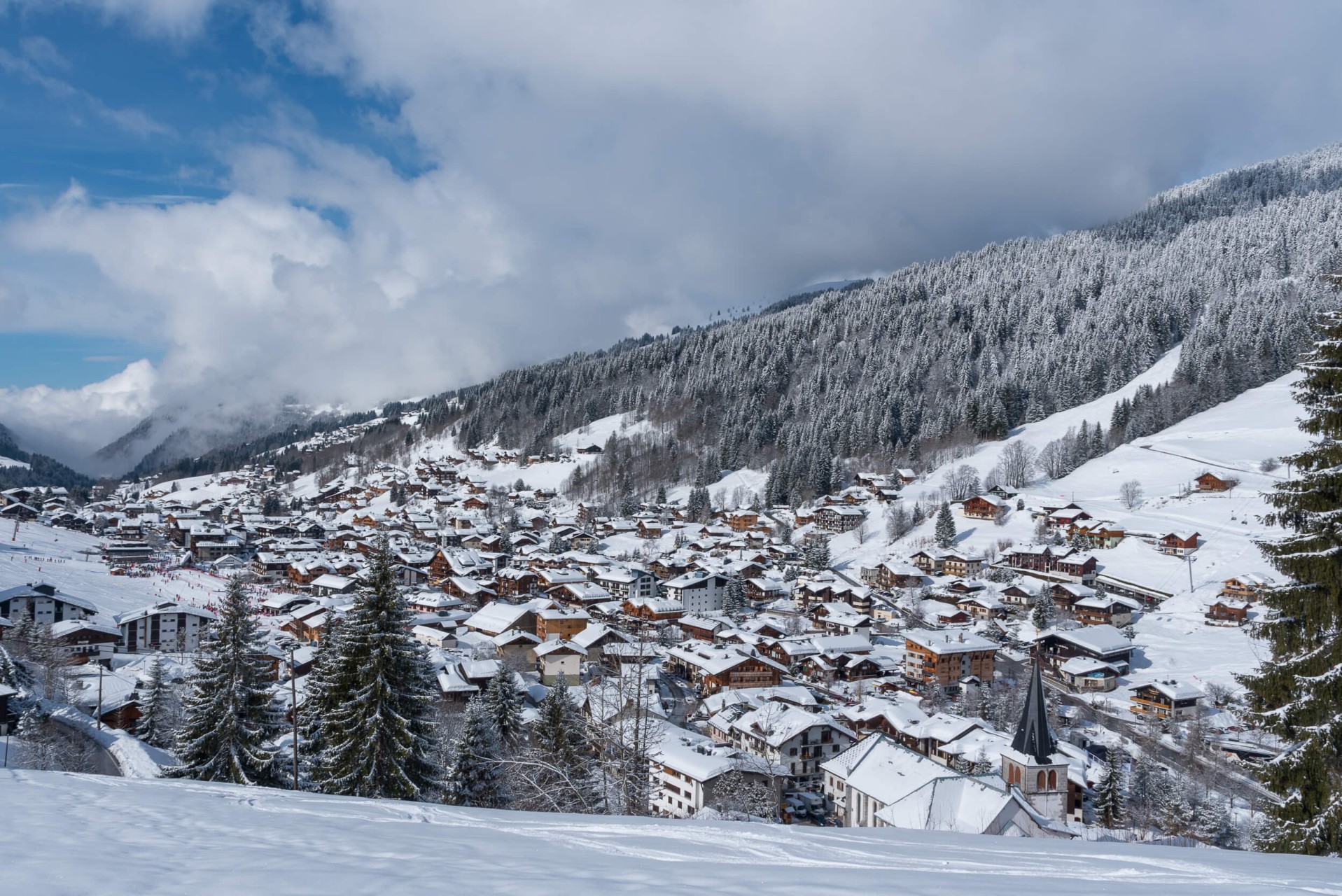 Les Gets Village - Great family ski resort - Savoyard atmosphere