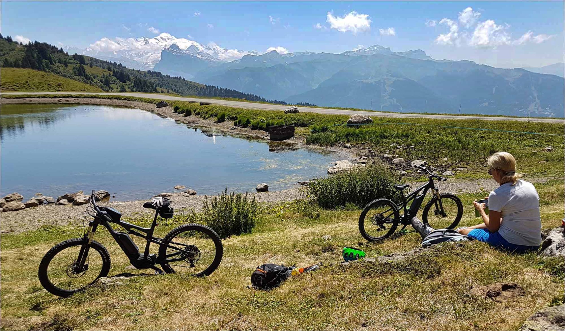 01 kim on ebike lake montriond