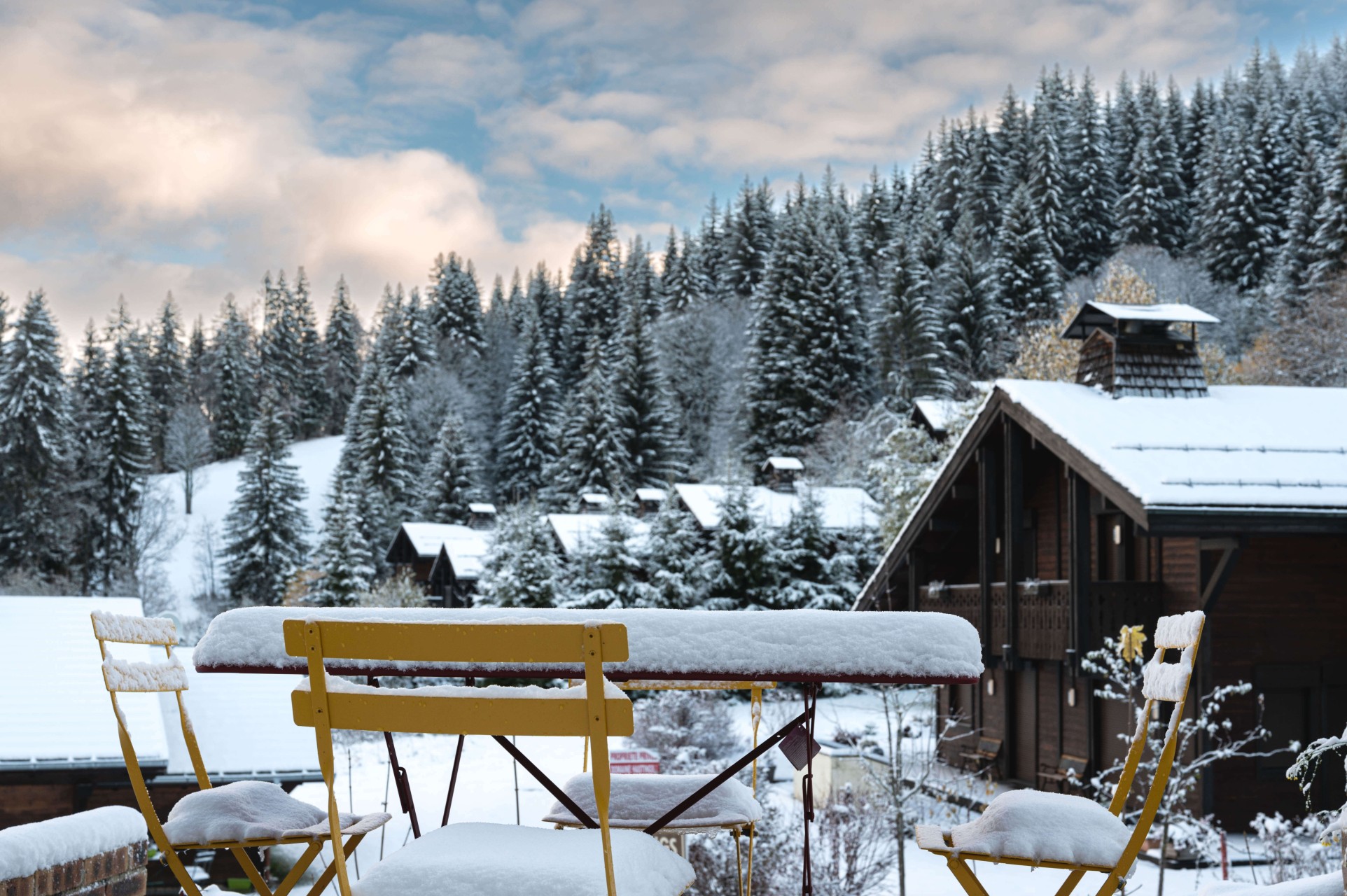 Les Gets - First snow and beautiful sun this morning on the Chavannes