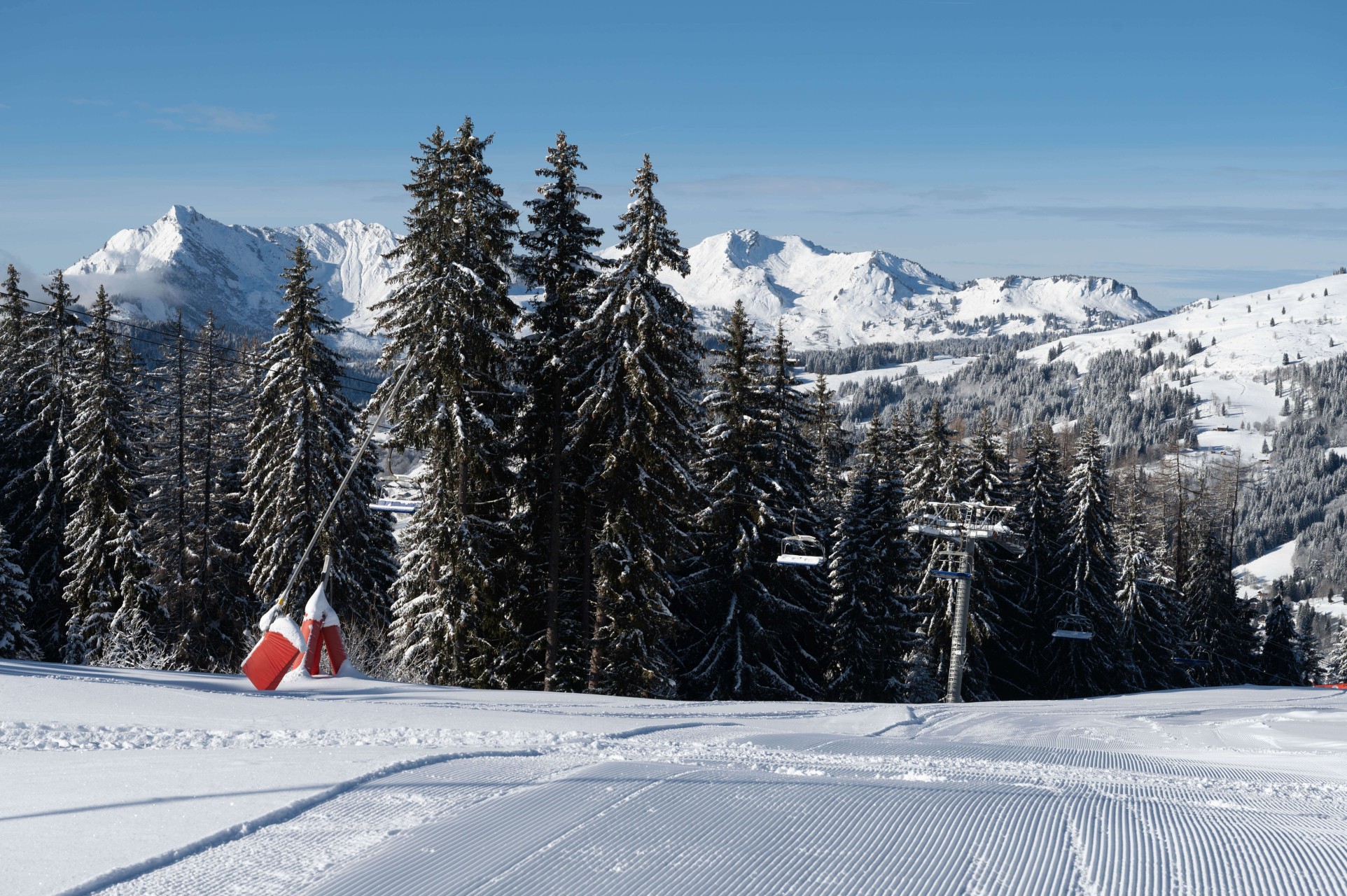 Les Gets - Photos enneigées de la station avant l'ouverture anticipée du domaine skiable