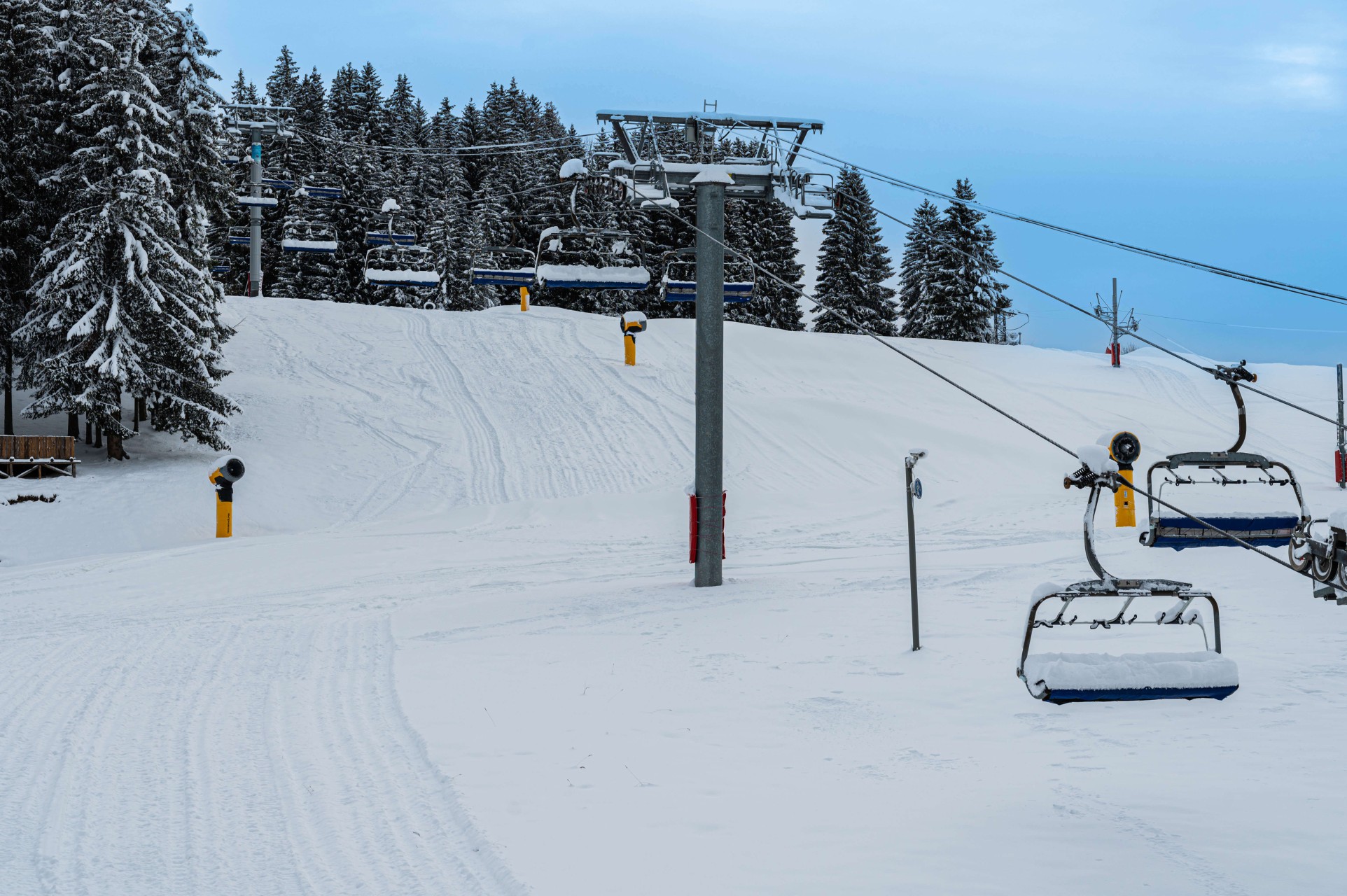 02 2021 11 30 chavannes lifts blue sky