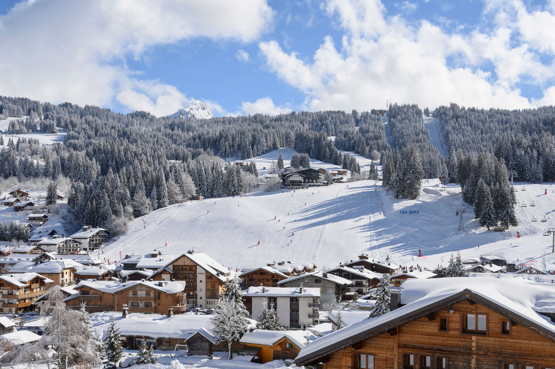 Début des vacances de Février : photos du Red Ski Show et conditions parfaites aux Gets !